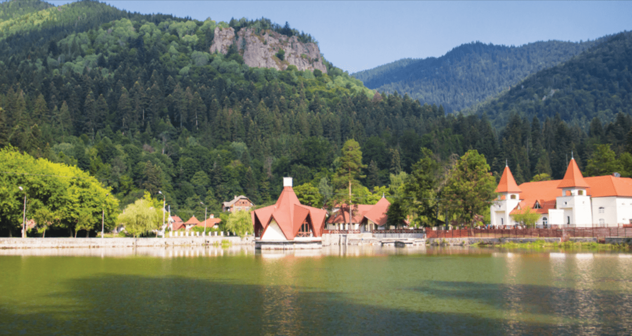 Unique Eco-Lodges and Glamping Spots Near Băile Tușnad